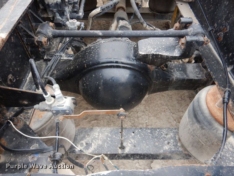 image for item DN2540 1998 International 9100  semi truck