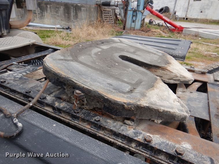 image for item DN2540 1998 International 9100  semi truck