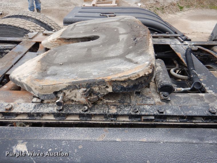 image for item DN2540 1998 International 9100  semi truck