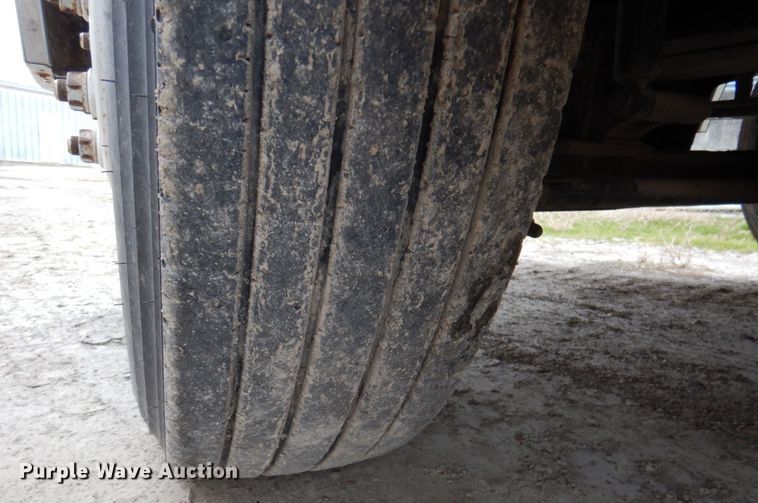 image for item DN2540 1998 International 9100  semi truck