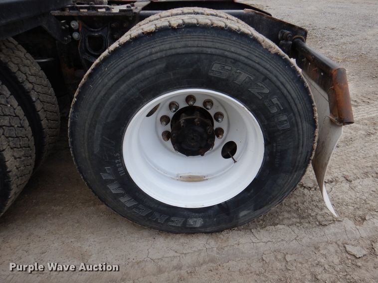 image for item DN2540 1998 International 9100  semi truck