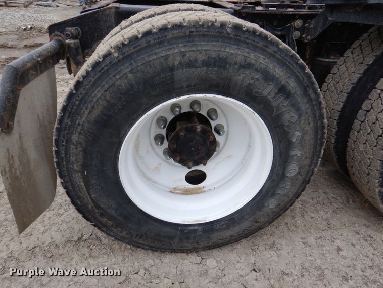 image for item DN2540 1998 International 9100  semi truck