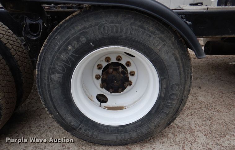 image for item DN2540 1998 International 9100  semi truck