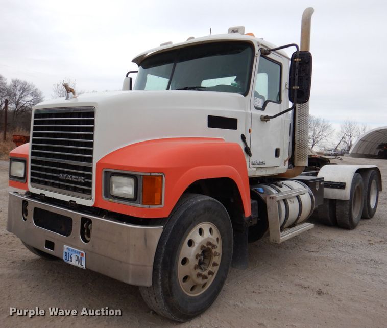 image for item DN2541 2012 Mack CHU613  semi truck