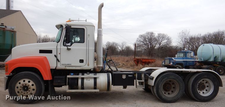 image for item DN2541 2012 Mack CHU613  semi truck