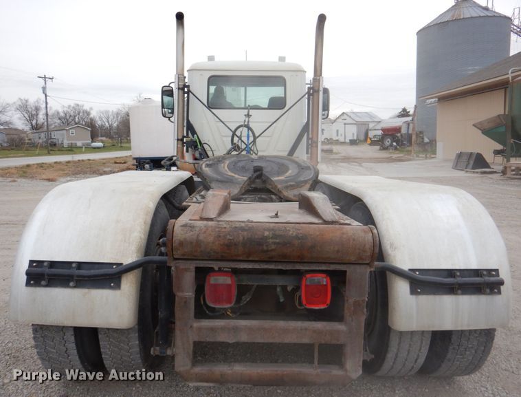 image for item DN2541 2012 Mack CHU613  semi truck