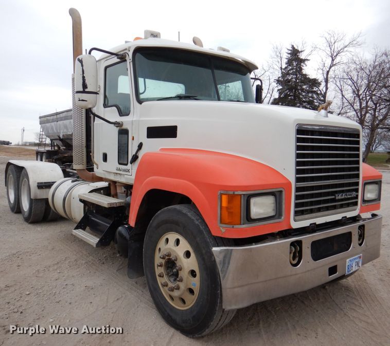 image for item DN2541 2012 Mack CHU613  semi truck