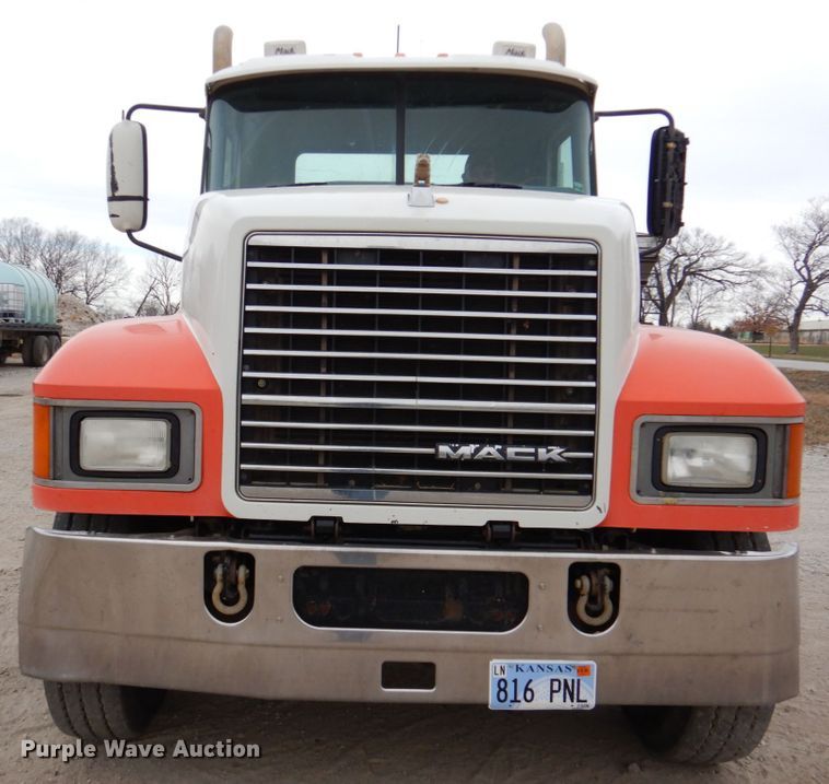 image for item DN2541 2012 Mack CHU613  semi truck