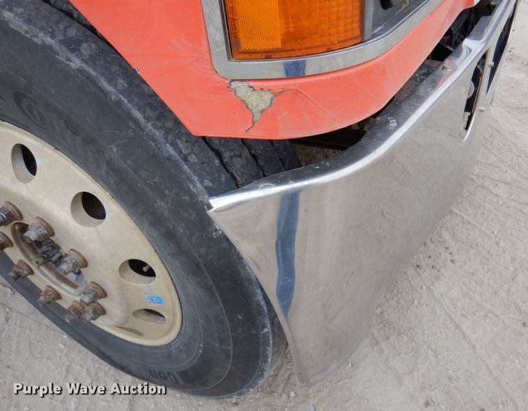 image for item DN2541 2012 Mack CHU613  semi truck