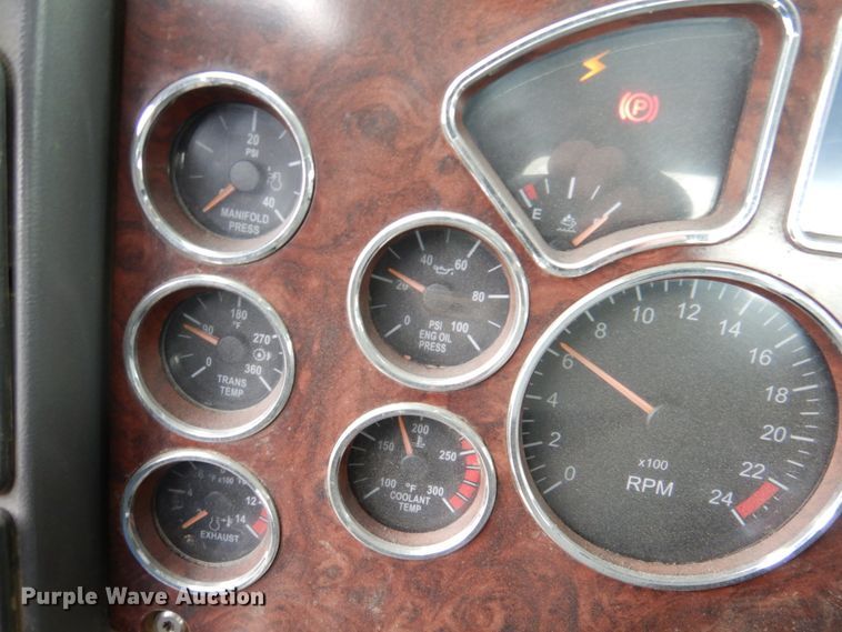 image for item DN2541 2012 Mack CHU613  semi truck