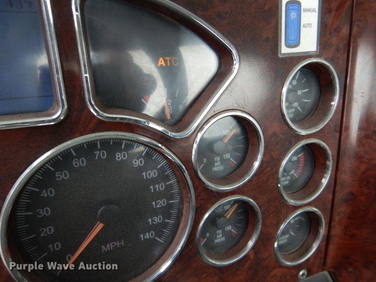 image for item DN2541 2012 Mack CHU613  semi truck