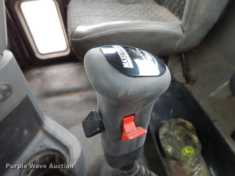 image for item DN2541 2012 Mack CHU613  semi truck