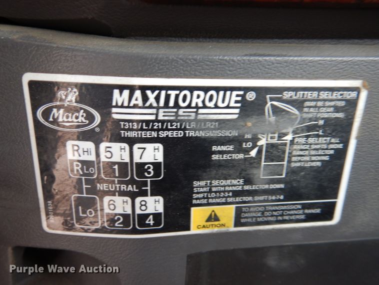 image for item DN2541 2012 Mack CHU613  semi truck