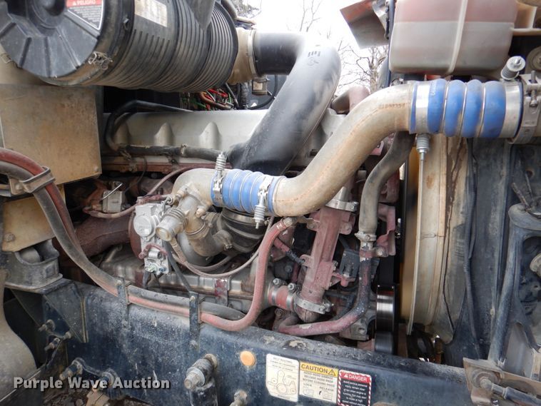 image for item DN2541 2012 Mack CHU613  semi truck