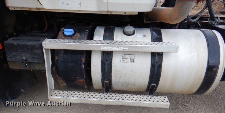 image for item DN2541 2012 Mack CHU613  semi truck