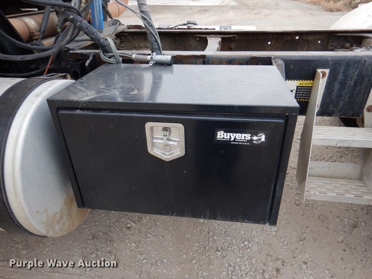 image for item DN2541 2012 Mack CHU613  semi truck