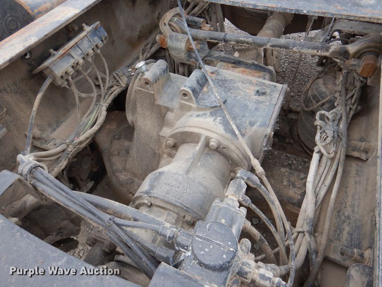 image for item DN2541 2012 Mack CHU613  semi truck