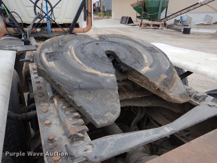 image for item DN2541 2012 Mack CHU613  semi truck