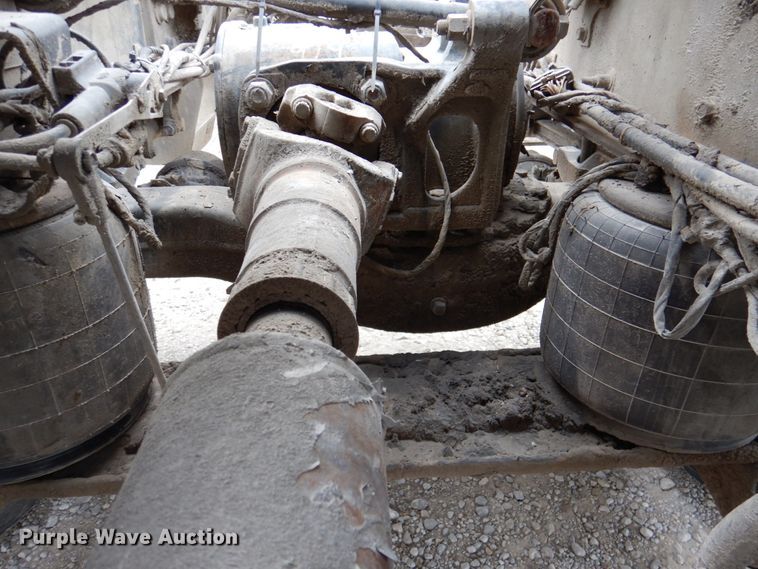 image for item DN2541 2012 Mack CHU613  semi truck