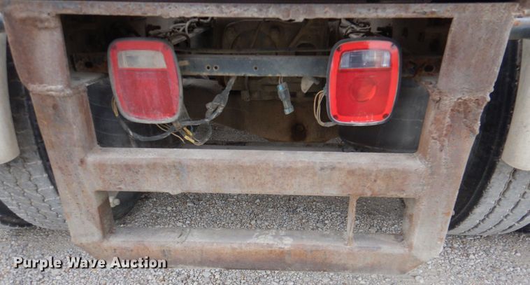 image for item DN2541 2012 Mack CHU613  semi truck