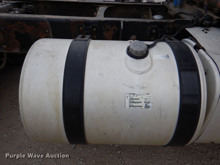 image for item DN2541 2012 Mack CHU613  semi truck