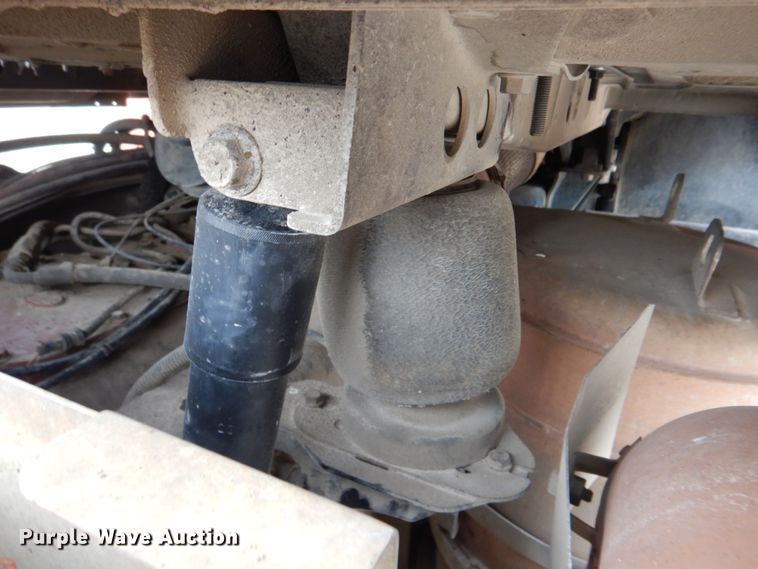 image for item DN2541 2012 Mack CHU613  semi truck