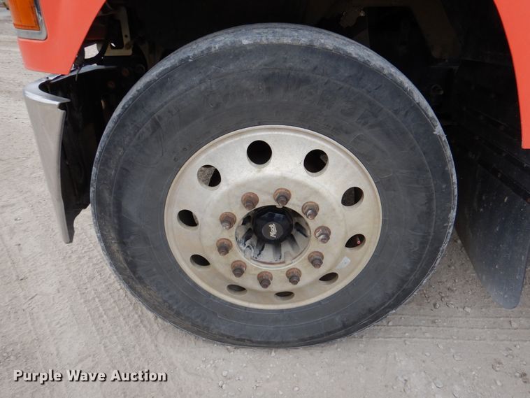 image for item DN2541 2012 Mack CHU613  semi truck