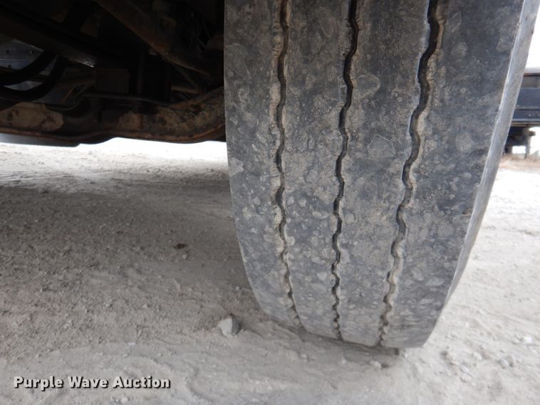 image for item DN2541 2012 Mack CHU613  semi truck