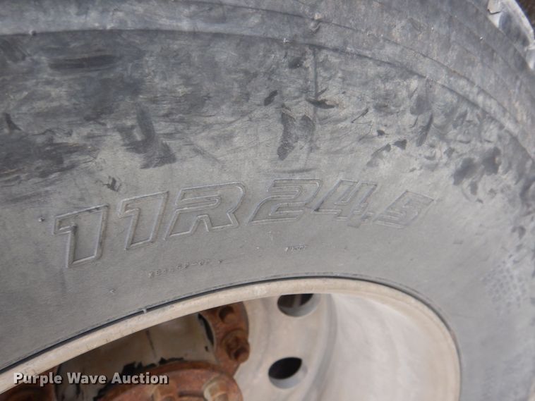 image for item DN2541 2012 Mack CHU613  semi truck