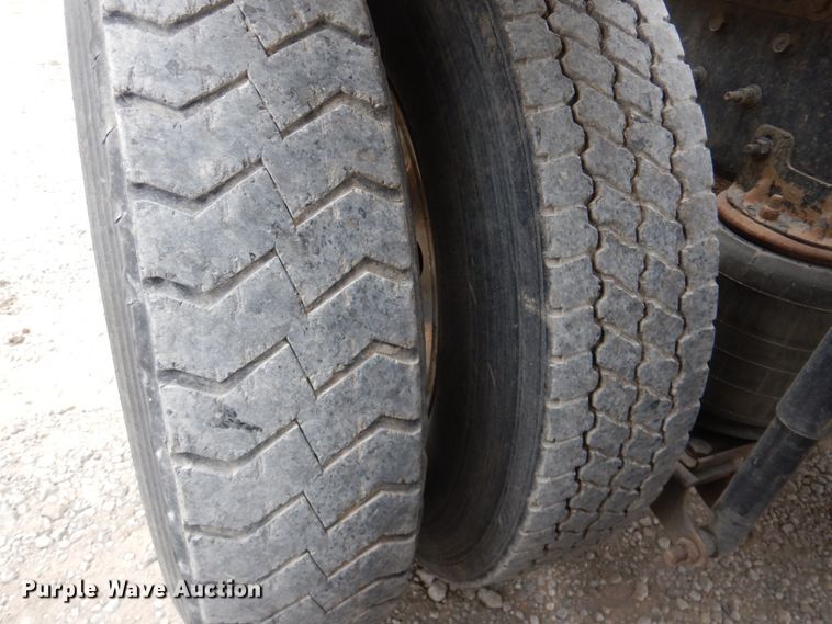 image for item DN2541 2012 Mack CHU613  semi truck