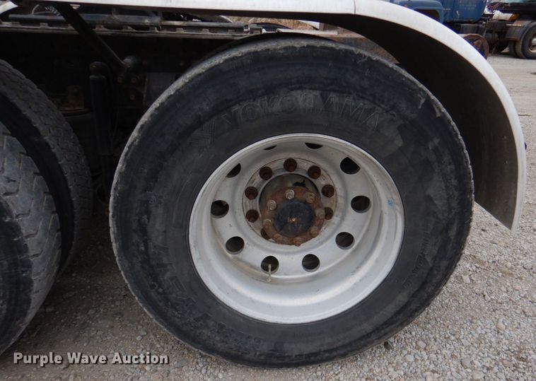 image for item DN2541 2012 Mack CHU613  semi truck