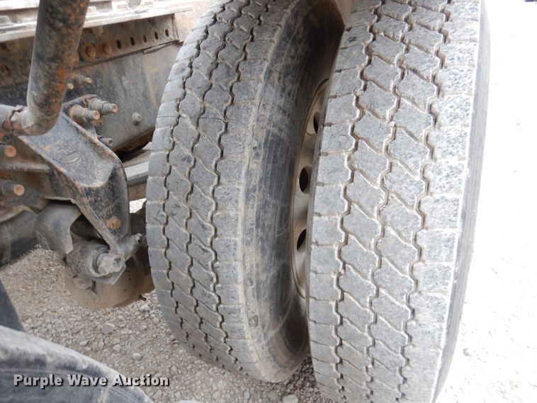 image for item DN2541 2012 Mack CHU613  semi truck