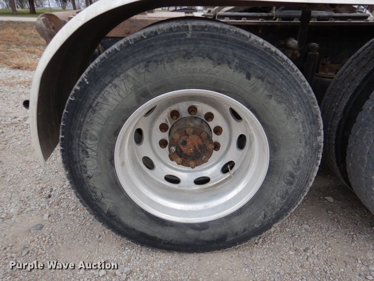 image for item DN2541 2012 Mack CHU613  semi truck