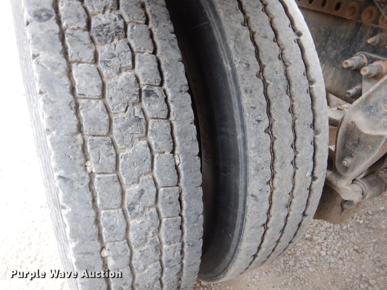 image for item DN2541 2012 Mack CHU613  semi truck