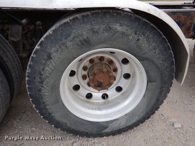 image for item DN2541 2012 Mack CHU613  semi truck