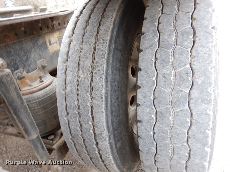 image for item DN2541 2012 Mack CHU613  semi truck