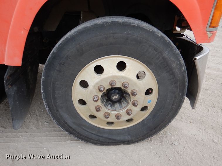 image for item DN2541 2012 Mack CHU613  semi truck