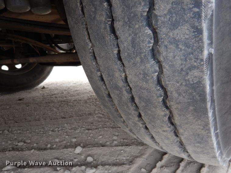 image for item DN2541 2012 Mack CHU613  semi truck