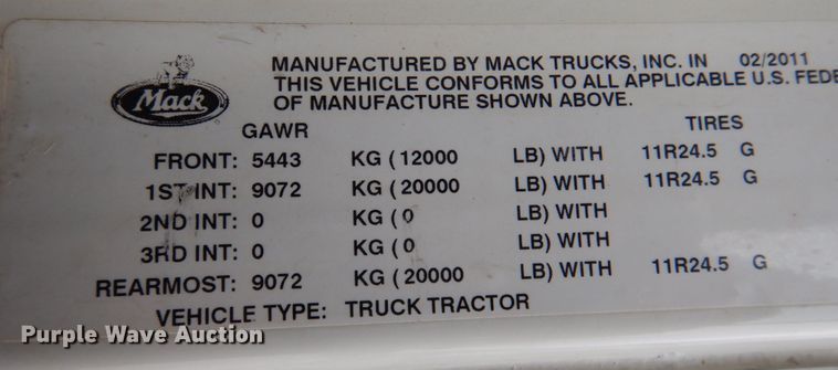 image for item DN2541 2012 Mack CHU613  semi truck