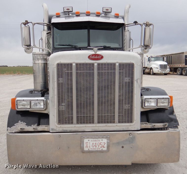 image for item DN5399 2007 Peterbilt 379  semi truck