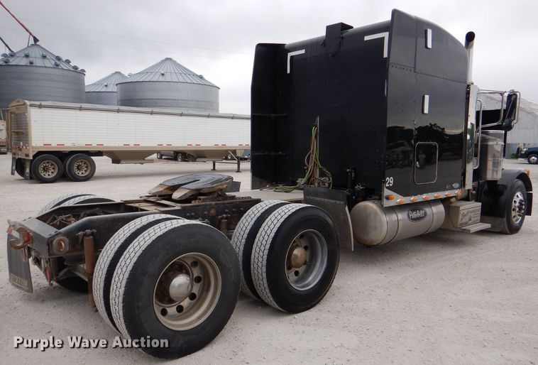 image for item DN5399 2007 Peterbilt 379  semi truck