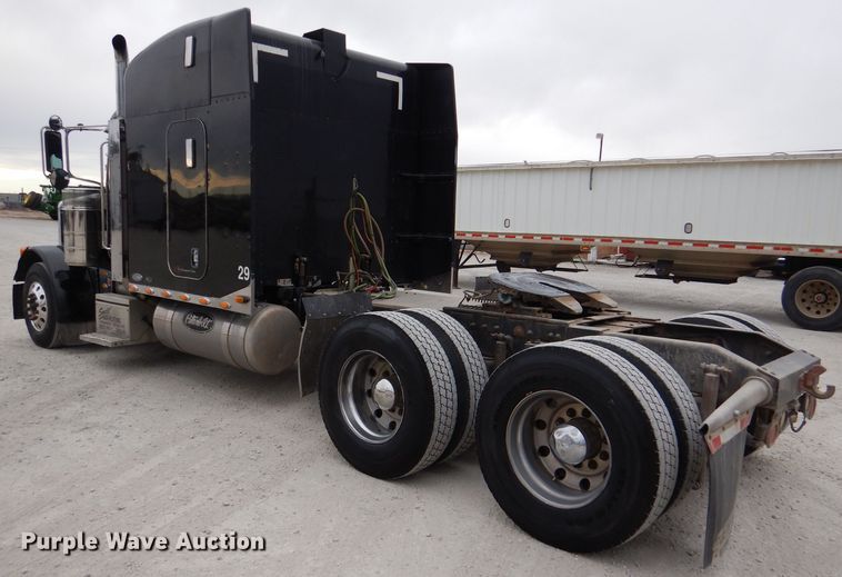 image for item DN5399 2007 Peterbilt 379  semi truck