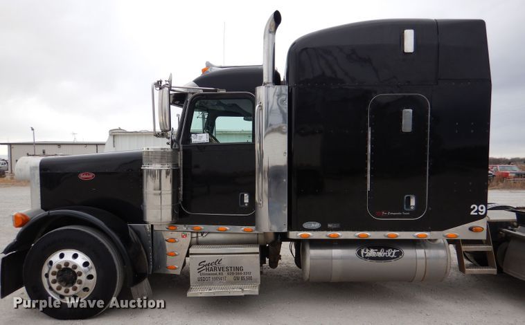 image for item DN5399 2007 Peterbilt 379  semi truck