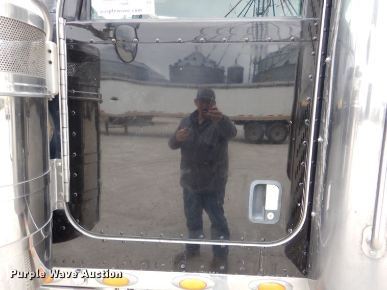 image for item DN5399 2007 Peterbilt 379  semi truck