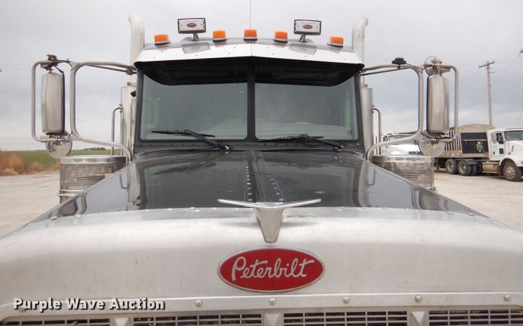 image for item DN5399 2007 Peterbilt 379  semi truck
