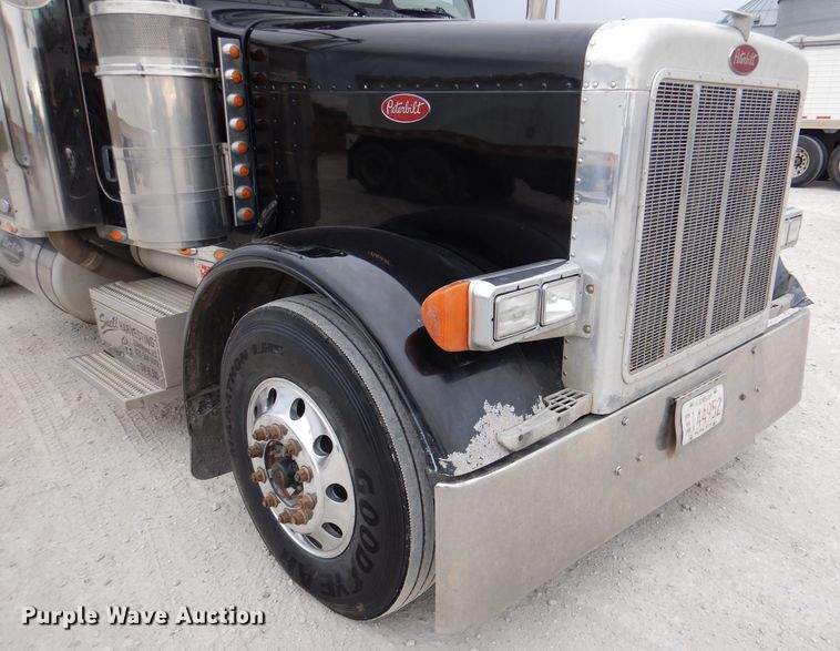 image for item DN5399 2007 Peterbilt 379  semi truck