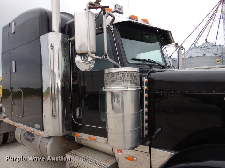 image for item DN5399 2007 Peterbilt 379  semi truck