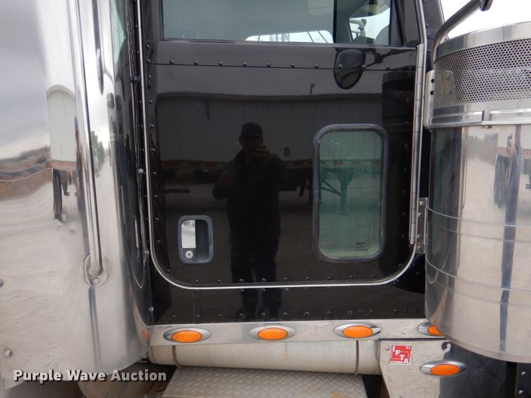 image for item DN5399 2007 Peterbilt 379  semi truck