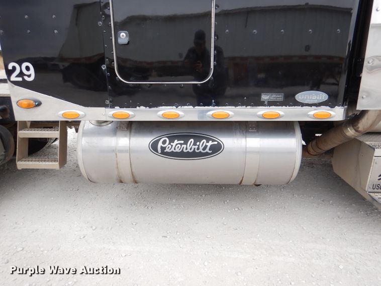 image for item DN5399 2007 Peterbilt 379  semi truck