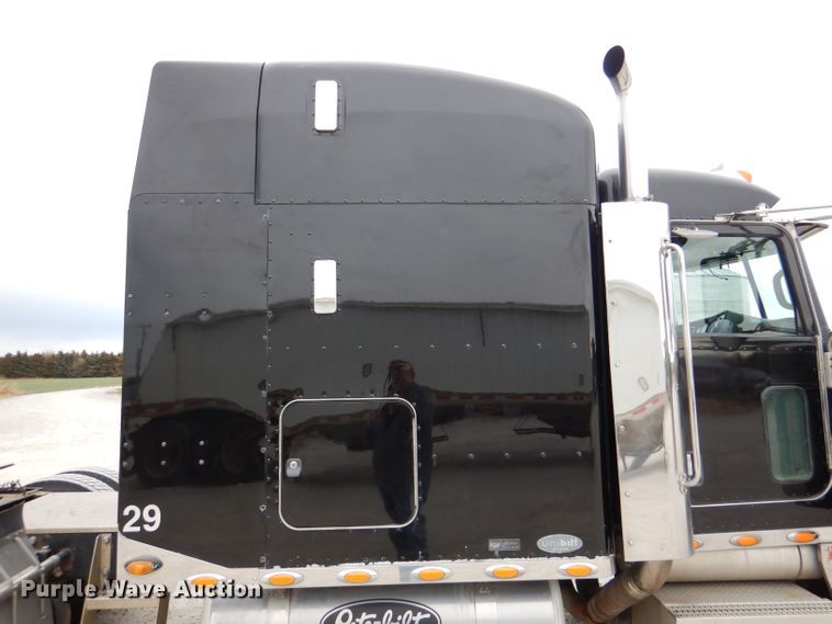 image for item DN5399 2007 Peterbilt 379  semi truck
